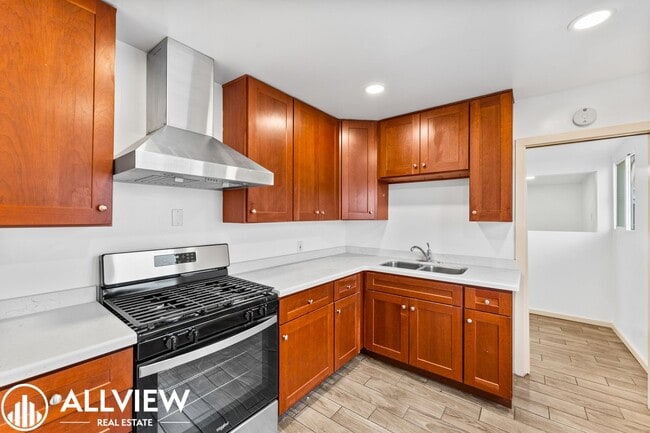 Building Photo - Beautifully Updated 1 Bed/1 Bath Single-Fa...
