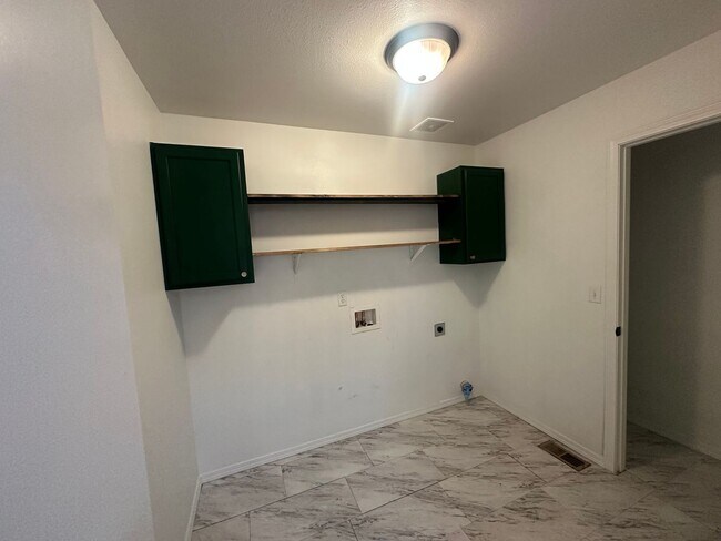Building Photo - Charming 3-Bedroom Home in Autumn Hill – A...