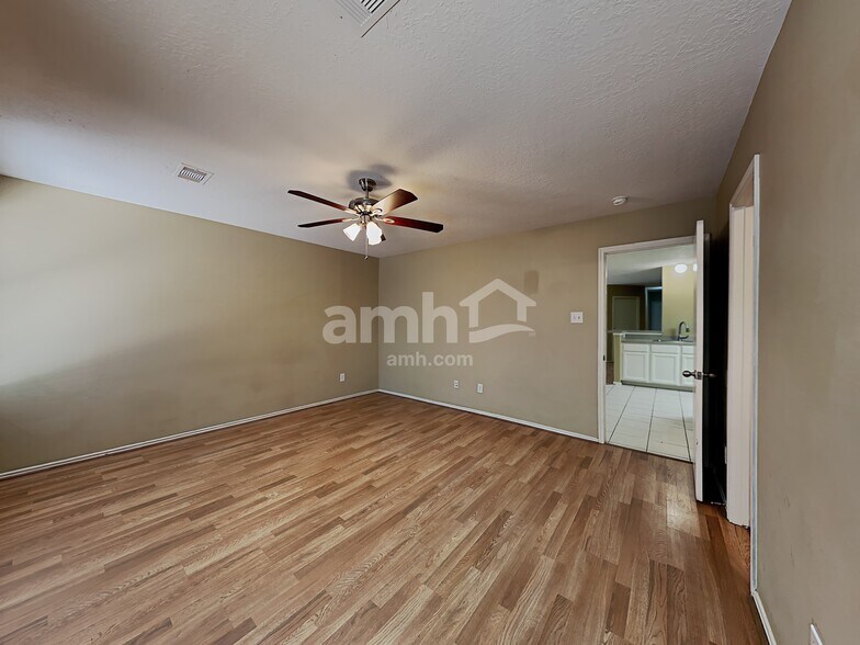 Building Photo - 9726 Gulfstream Dr