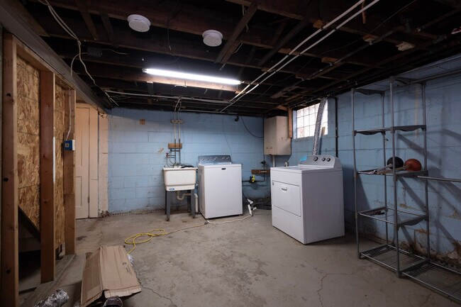 Building Photo - 956 Jefferson Dr