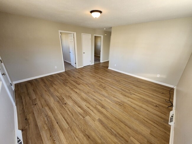 Building Photo - Spacious 3-Bedroom, 1-Bathroom Home AVAILABLE NOW!!