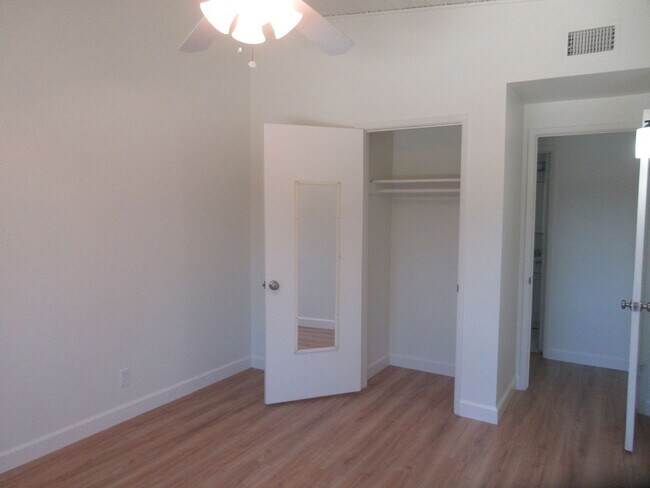 Building Photo - 10818 Paso Robles Ave