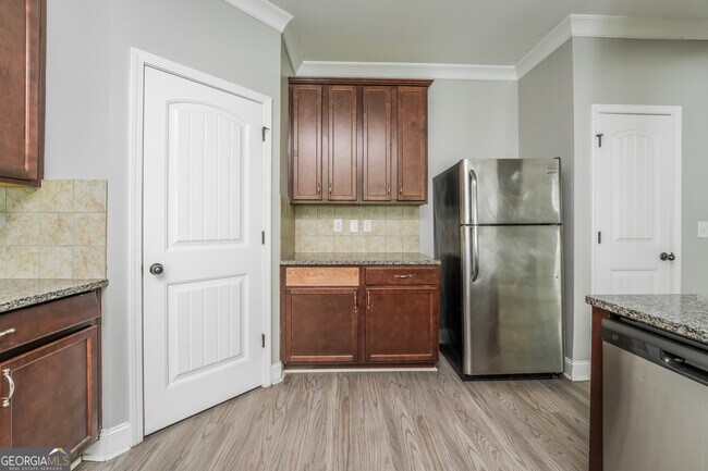 Building Photo - 4948 Longview Run
