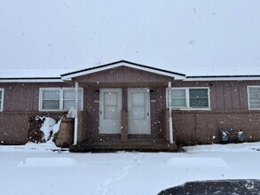 Building Photo - $795 - 2 bedroom / 1 bathroom - Newly remo...