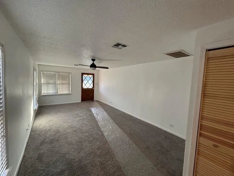 Building Photo - 1209 W Spruce Ave