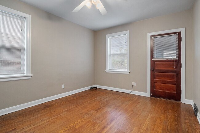 Building Photo - The Big Ol-eetha