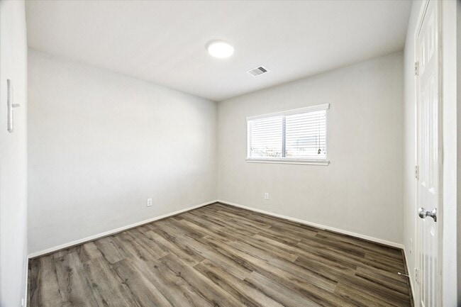 Building Photo - 20566 Sycamore Crest Ln
