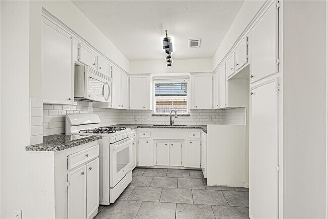 Building Photo - 9524 Truscon Dr
