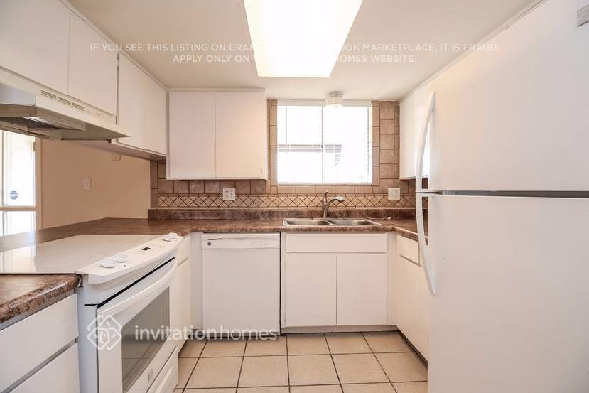 Building Photo - 208 W McLellan Rd