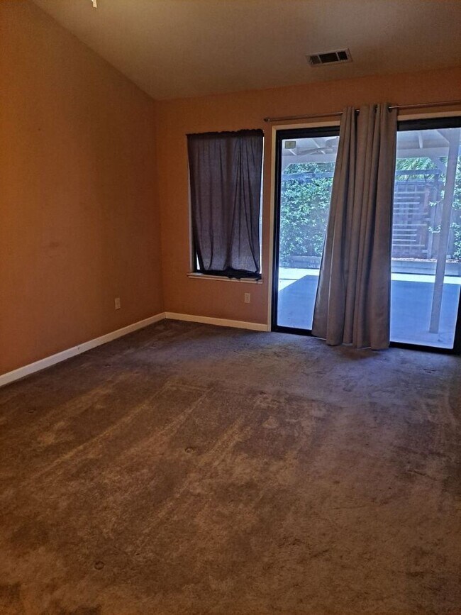 Building Photo - Charming 3 Bedroom, 2 Bath Home in a Prime Neighborhood!