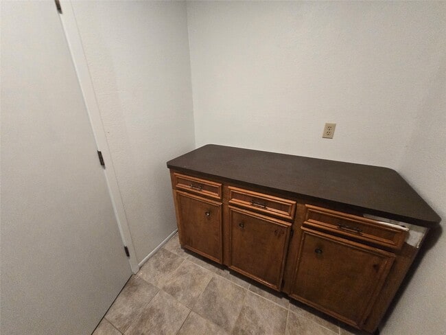 Building Photo - 24312 Carlton Rd