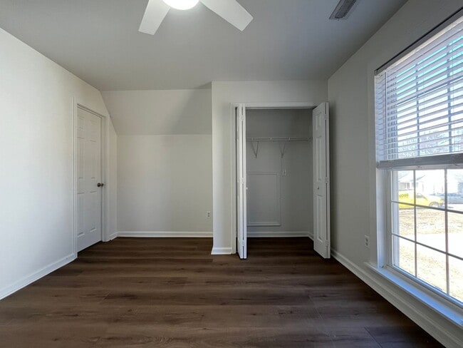 Building Photo - Beautifully renovated home!