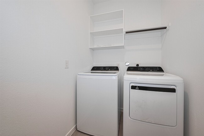 Building Photo - 21722 Colonial Medow Creek Trl