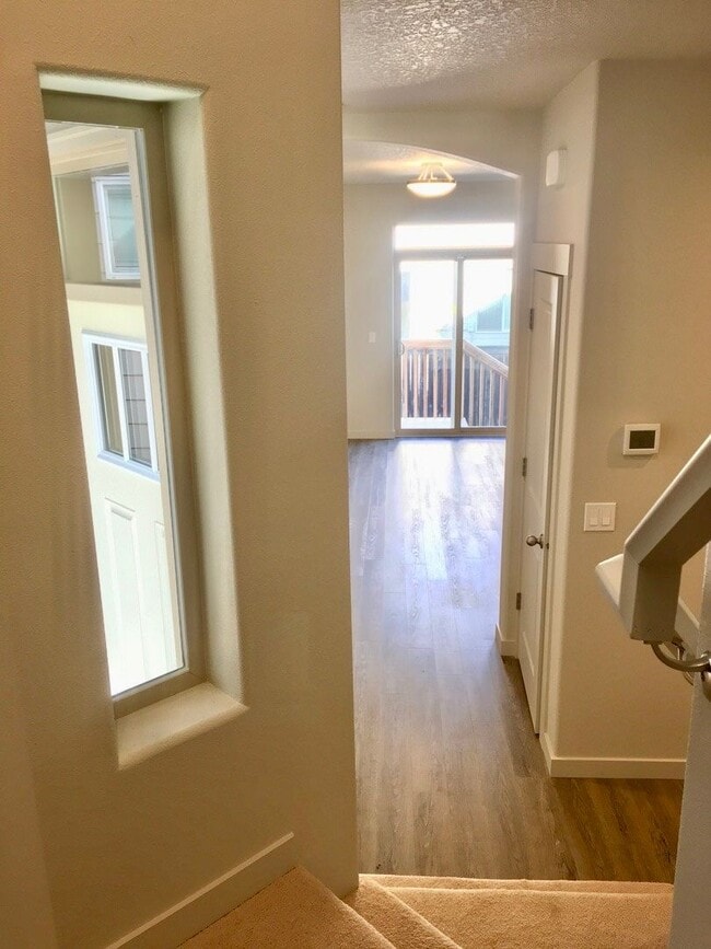 Building Photo - Beautiful Newer Built Home Central location!