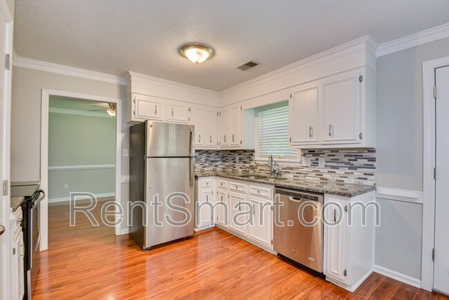 Building Photo - 493 Fairfield Way