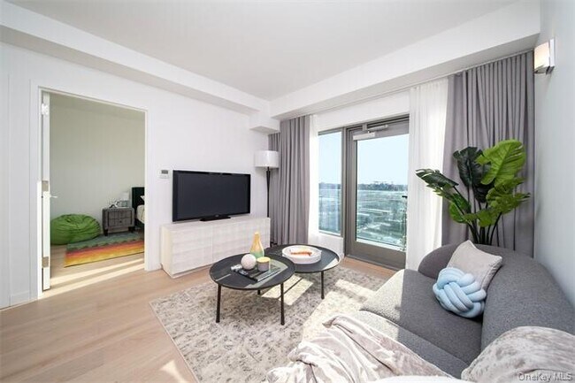 Building Photo - 33-71-71 Prince St