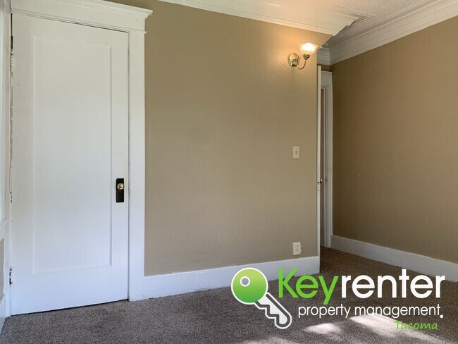 Building Photo - Charming Tacoma Craftsman House!