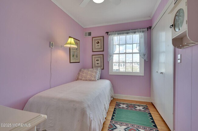 Building Photo - 323 Cove Dr