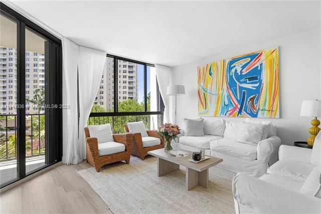 Building Photo - 520 Brickell Key Dr
