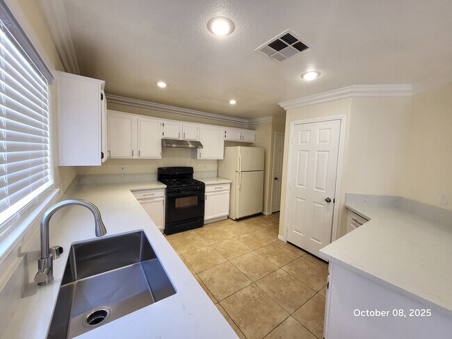 Building Photo - 9986 Shallot Ct