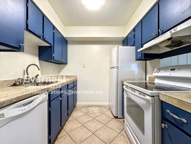Building Photo - 2-Bedroom, 1-Bathroom Apartment in a Conve...