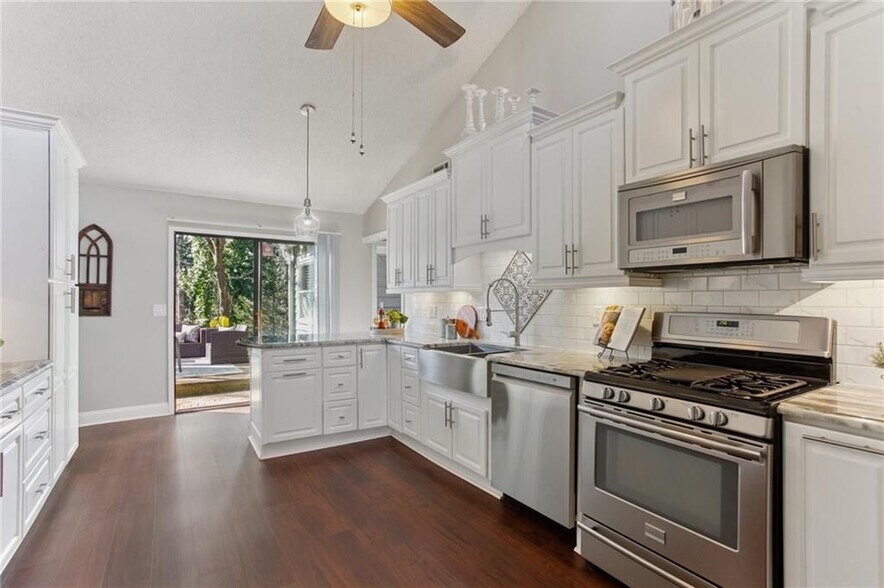 Building Photo - 2238 N River Trail