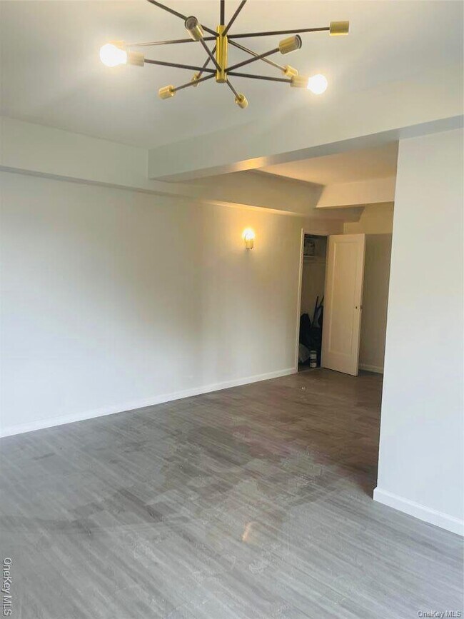 Primary Photo - 5 Metropolitan Oval