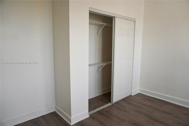 Building Photo - 501 SW 6th Ct