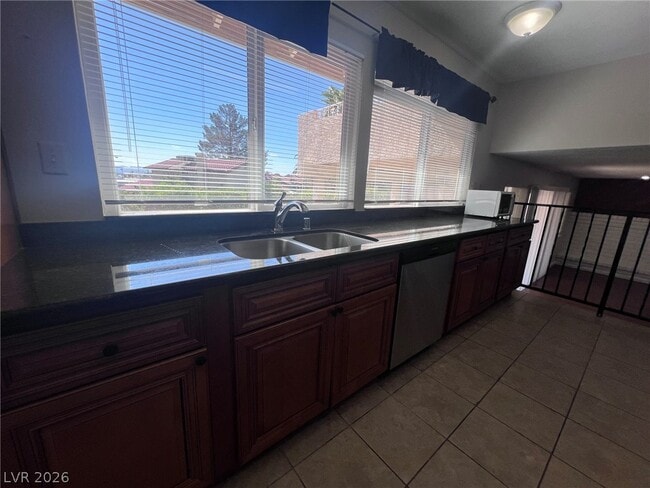 Building Photo - 3850 S Spitze Dr
