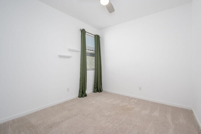 Building Photo - 17837 W Pinnacle Vista Dr