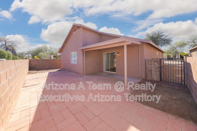 Building Photo - 7041 Mitchell Flyer Rd