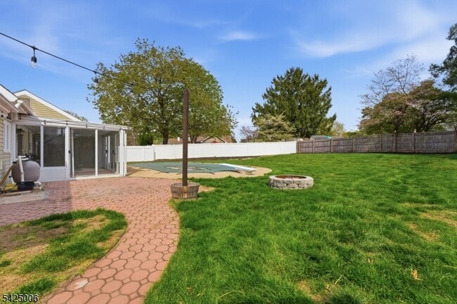 Building Photo - 3 Cypress Rd