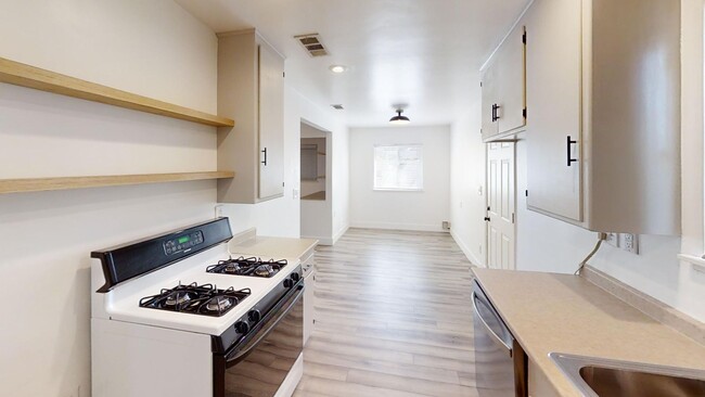 Building Photo - Charming Redlands Home