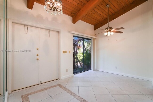 front door & breakfast area - 2753 S Parkview Dr