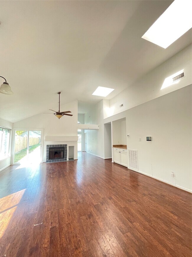 Building Photo - 8639 Sparkling Springs Dr