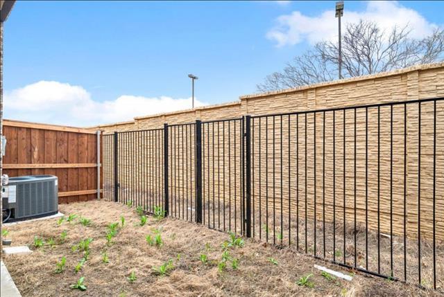 Building Photo - 525 Teton St