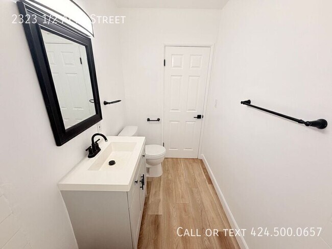 Building Photo - 2323 1/2 Alta Street-