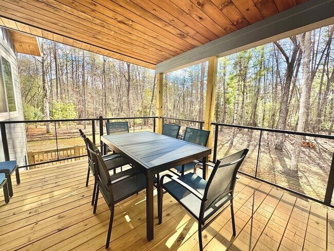 Building Photo - 1001 Sunset Rd