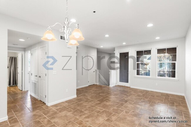 Building Photo - 482 Tristania Terrace