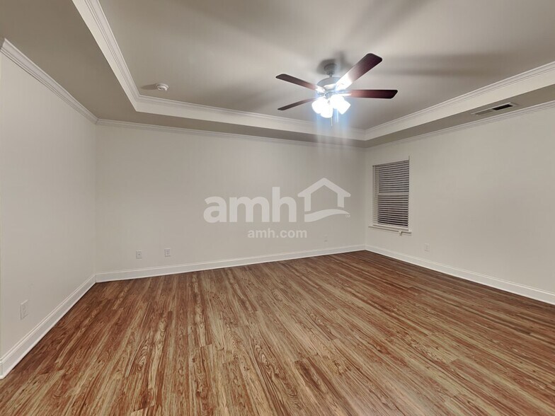 Building Photo - 425 Levon Ct