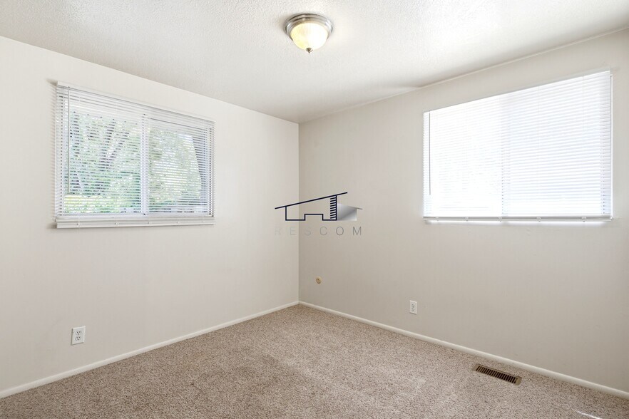 Building Photo - 159 W 4850 S
