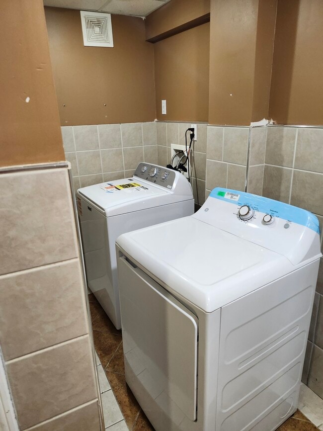 Building Photo - 6221 Boone Ave N