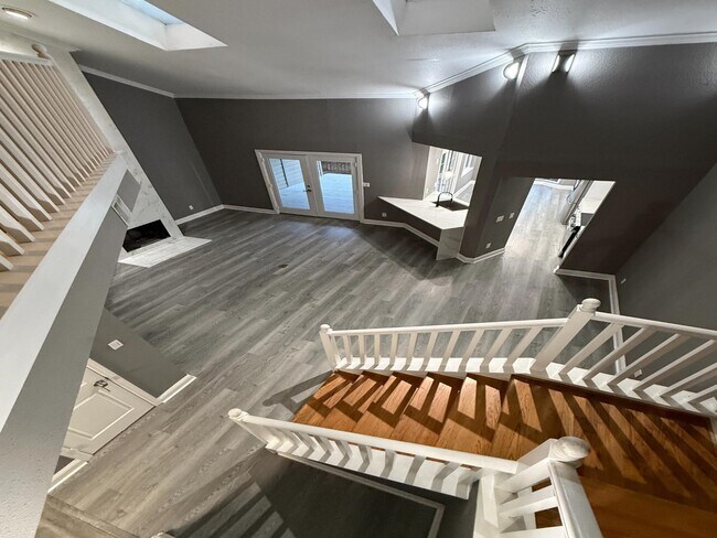 Building Photo - 9400 Doliver Dr