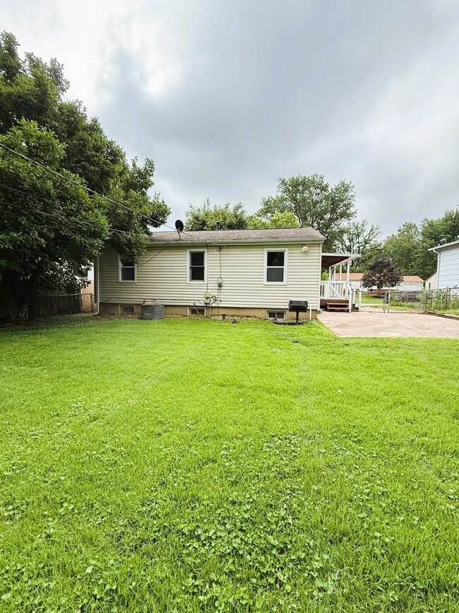 Building Photo - Fully Rehabbed 3 bedroom, 1 bathroom Renta...