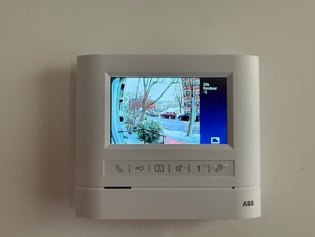 Building Photo - 172 Auburn St