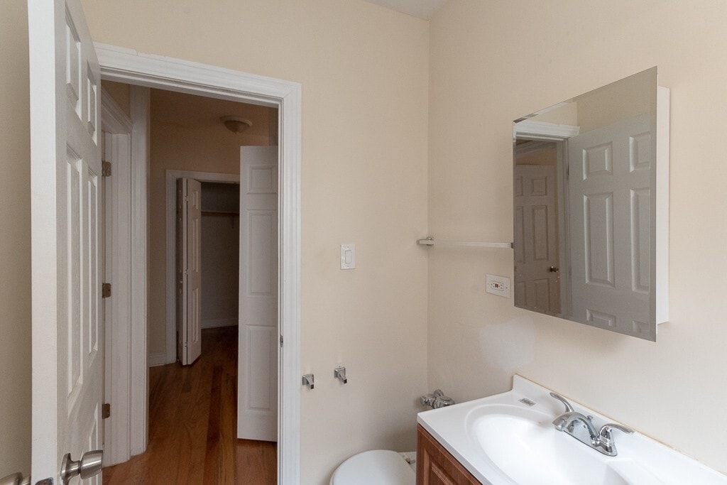 Building Photo - 617 W Cornelia Ave