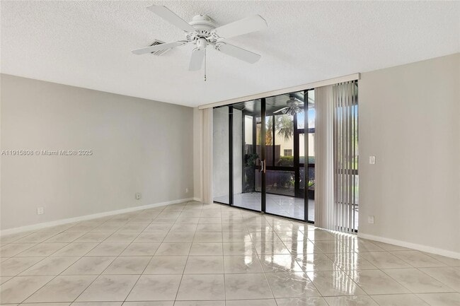 Building Photo - 4615 Carambola Cir S