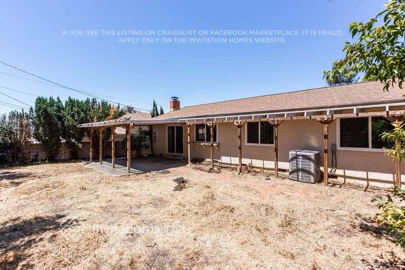 Building Photo - 1528 Vervais Ave