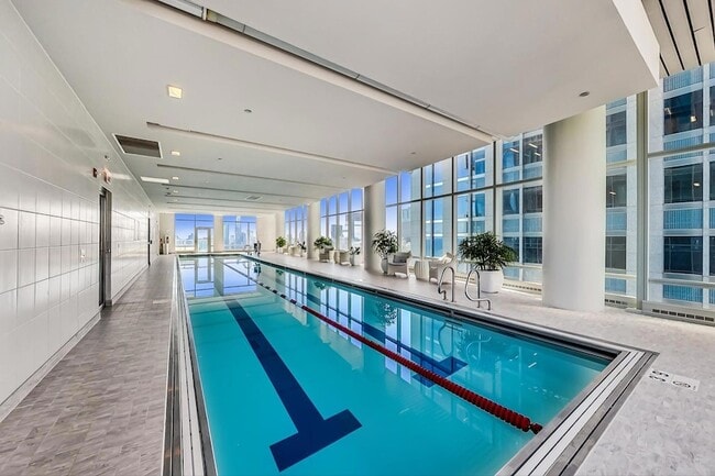 Building Photo - 340 E Randolph St