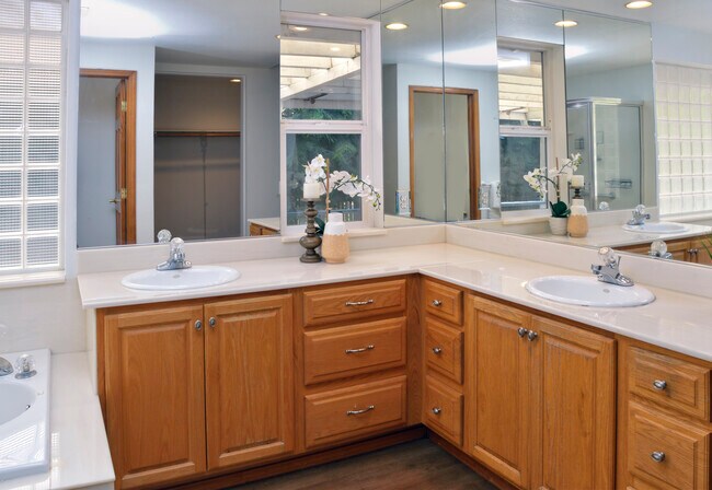 Building Photo - 13315 Lost Lake Rd